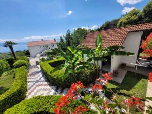 Vonkajšia záhrada v ubytovaní Holiday home in Lovran 15113