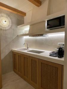 Cucina o angolo cottura di Solo Sole Suites Santorini