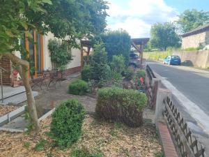 Ein Garten an der Unterkunft Ferienwohnung Tom