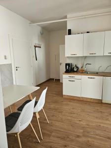 Kuchyňa alebo kuchynka v ubytovaní Apartmány Centro & Jacuzzi