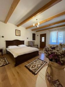 a bedroom with a large bed in a room at Pensiunea Valea Muntelui in Bîrsana