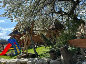 Vonkajšia záhrada v ubytovaní Arcychata Zakopane