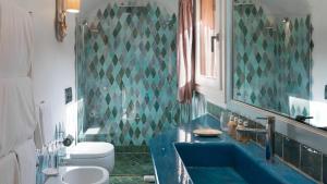 A bathroom at VILLA PADULELLA 8&2, Emma Villas Még 36 kép