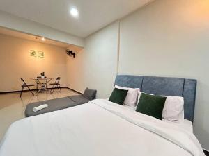Postel nebo postele na pokoji v ubytování Ipoh Comfortable Family Homestay 4R3B 12pax SY25