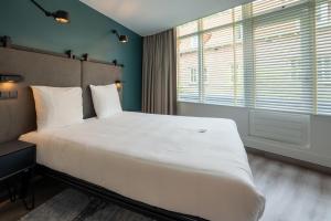Postel nebo postele na pokoji v ubytování Hotel Kontakt der Kontinenten