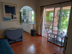 Η κουζίνα ή μικρή κουζίνα στο Charming house in Alte with pool