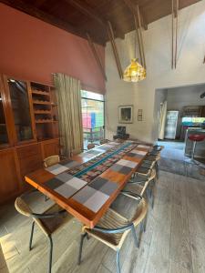 a conference room with a long table and chairs at Casa de campo El Valle Inn in Lima