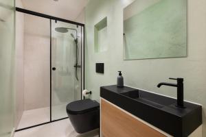 Ein Badezimmer in der Unterkunft Rhodes Island View