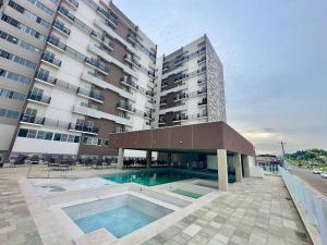 A piscina localizada em Spazzio diRoma Incluso o acesso ao Acqua park todos os dias, exceto no dia do check-out ou nos arredores