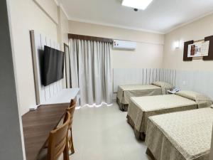 Cama ou camas em um quarto em Spazzio diRoma Incluso o acesso ao Acqua park todos os dias, exceto no dia do check-out mais 17 fotos