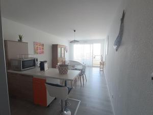 Kuchyň nebo kuchyňský kout v ubytování appartement la mer + 9 fotografií
