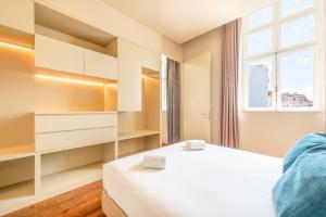 a bedroom with a bed and a window at GuestReady - Time Out 105 in Lisbon