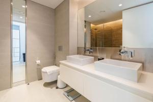 Koupelna v ubytování GuestReady - Stunning Apartment in Bluewaters