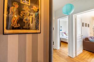 Łóżko lub łóżka w pokoju w obiekcie GuestReady - Apt Chaleureux dans le 5e arrondissement