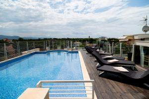 a swimming pool on the roof of a building at Zen Hotel Versilia in Marina di Pietrasanta