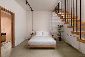 Ein Bett oder Betten in einem Zimmer der Unterkunft Rhodes Island View