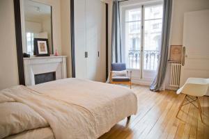 Letto o letti in una camera di Luxury Apt Paris 7 Invalides Tour Eiffel
