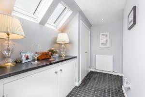 a room with a table with two lamps and a window at Heartseed House Bed & Breakfast in Dornoch