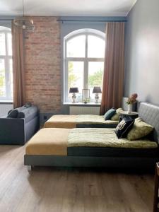 Posteľ alebo postele v izbe v ubytovaní Nowy apartament studio Długa