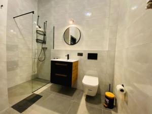 Kúpeľňa v ubytovaní Nowy apartament studio Długa