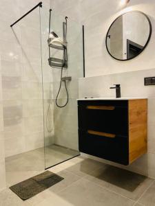Kúpeľňa v ubytovaní Nowy apartament studio Długa