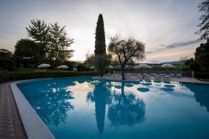 Bazén v ubytování Hotel Porta Del Sole nebo v jeho okolí