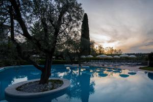 Bazén v ubytování Hotel Porta Del Sole nebo v jeho okolí