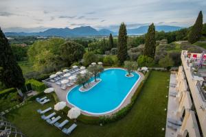 Bazén v ubytování Hotel Porta Del Sole nebo v jeho okolí
