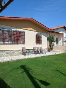 Κήπος έξω από το Kallikrateia's villa next to the sea