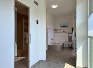 Koupelna v ubytování Haus Kiebitz 2 OG + 4 fotografie
