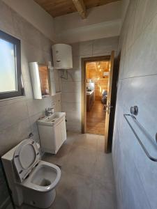 Vannituba majutusasutuses Estuary Cottage Ada Bojana