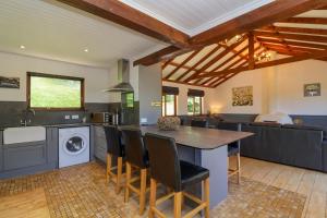 Η κουζίνα ή μικρή κουζίνα στο Bay Tree Lodge 35