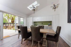 a kitchen and dining room with a wooden table and chairs at Grosmont House Flat 1 in Wilton