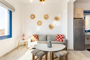 Gallery image of Live in Blue - Kea's Myriad Shades in Korissia +173 photos