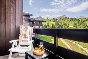 Ein allgemeiner Bergblick oder ein Berglick von des Aparthotels aus
