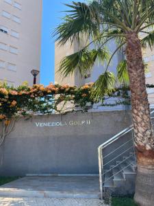 a palm tree sitting in front of a building at Encanto del Mar La manga, Sea View in San Blas