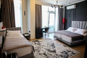 Postel nebo postele na pokoji v ubytování Sky Hotel Korce