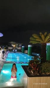 Modern 1Bedroom Condo,with heated Roofdeck pool by Mist and Pine内部或周边的泳池