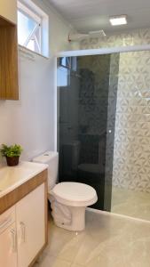 Et badeværelse på Suíte dos Sonhos - Suíte climatizada - Romântica, única e meio à natureza! + 5 billeder