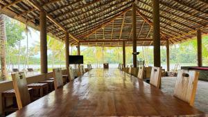 Restaurace v ubytování Araliya Lake Camp Resort
