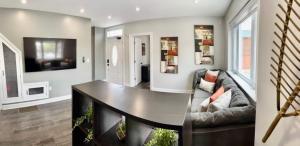 Televisyen dan/atau pusat hiburan di Sweet Casa - Fully Equipped 4br & Free Parking