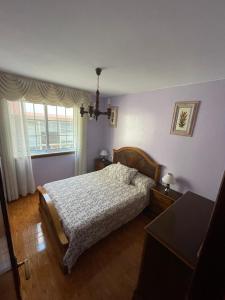 a bedroom with a bed and a window at mar azul in Malpica