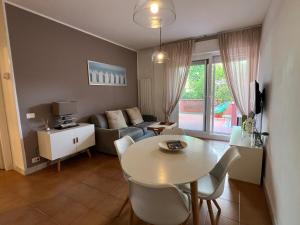 Μια τηλεόραση ή/και κέντρο ψυχαγωγίας στο Il Parco Apartments