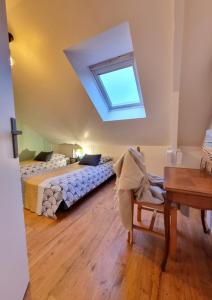 a bedroom with a bed and a skylight at HAVRE MARIN DU CENTRE VILLE lumineux, spacieux à 5 min de la plage in Dinard