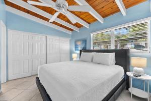 a bedroom with a bed and a ceiling fan at Casa Mar By Beachside Management in Sarasota +56 photos