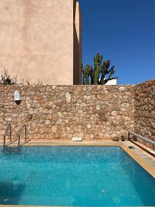Bazén v ubytování Luxurious Villa nebo v jeho okolí