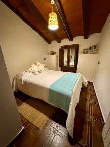a bedroom with a large bed in a room at Alojamientos La Tercia in Benizar