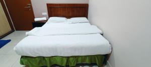 Postel nebo postele na pokoji v ubytování Kampar Times Inn Hotel