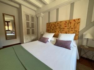 Łóżko lub łóżka w pokoju w obiekcie Alborada Apartamentos Rurales