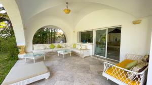 Gallery image of Residence Jannet: Oasis pour 16 en bord de mer in Hammamet Nord